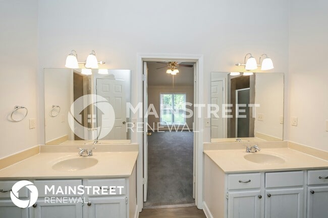 Building Photo - 8849 Woodmark Dr