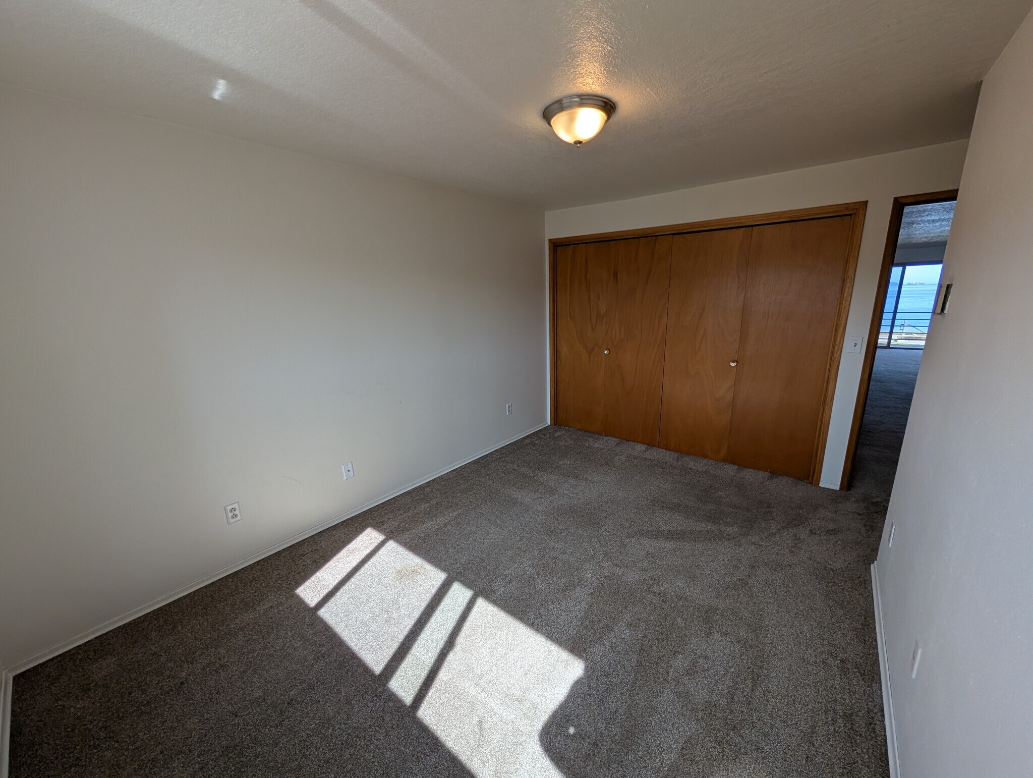 Building Photo - 250 Beach Pl
