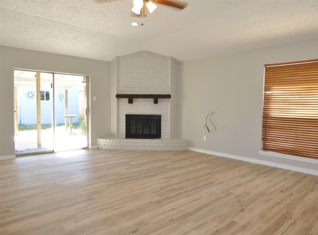 Building Photo - 2911 Mariner Dr