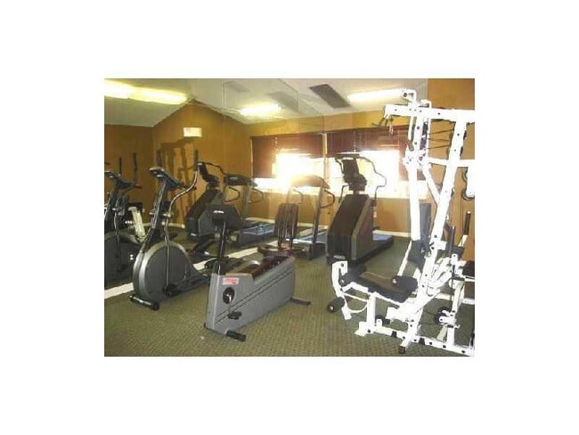 Building Photo - 6900 SW 39th St