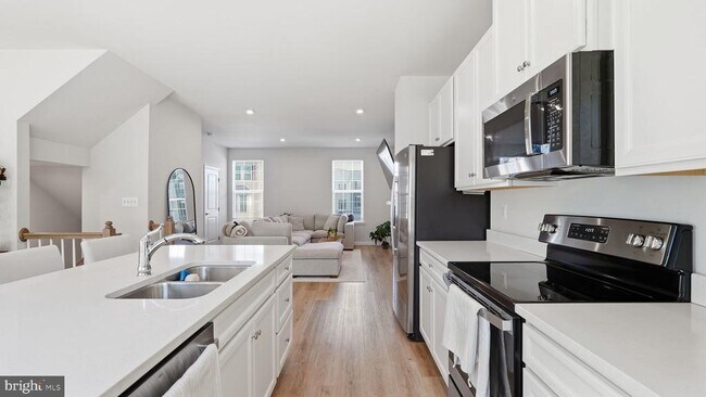 Building Photo - 1790 Scenic Lp