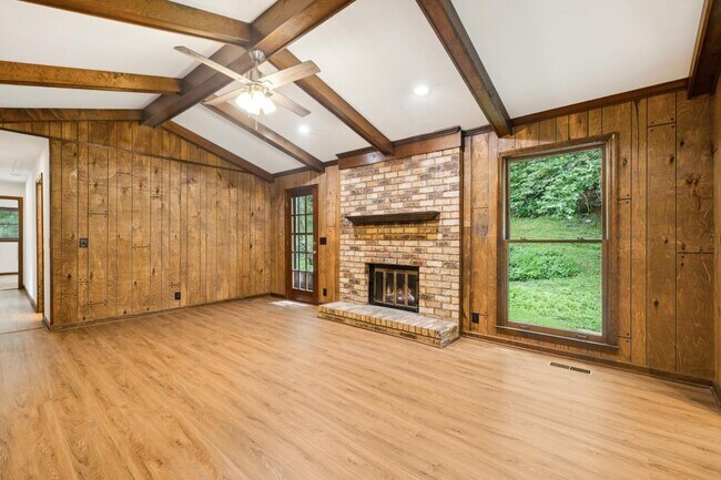 Building Photo - 1972 Sunnyside Dr