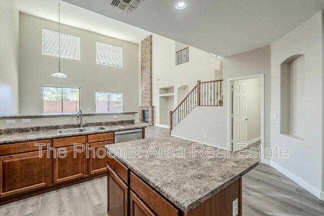 Building Photo - 45929 W Sky Ln