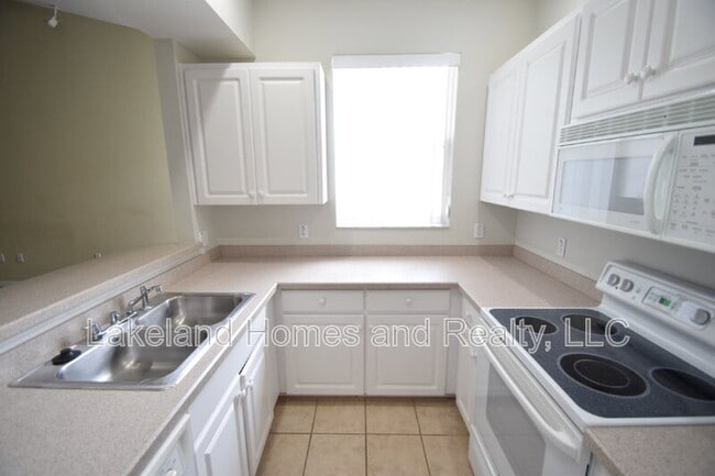 Building Photo - 534 Grasslands Village Cir