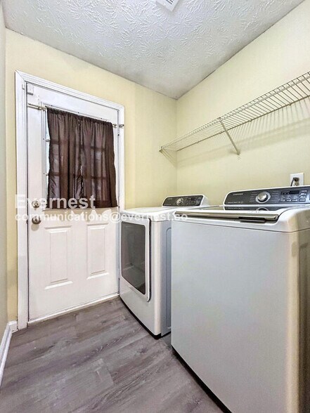 Building Photo - 9151 Clubhouse Dr