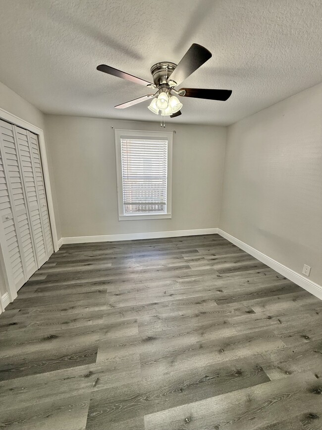 Building Photo - 5904 N Eustace Ave