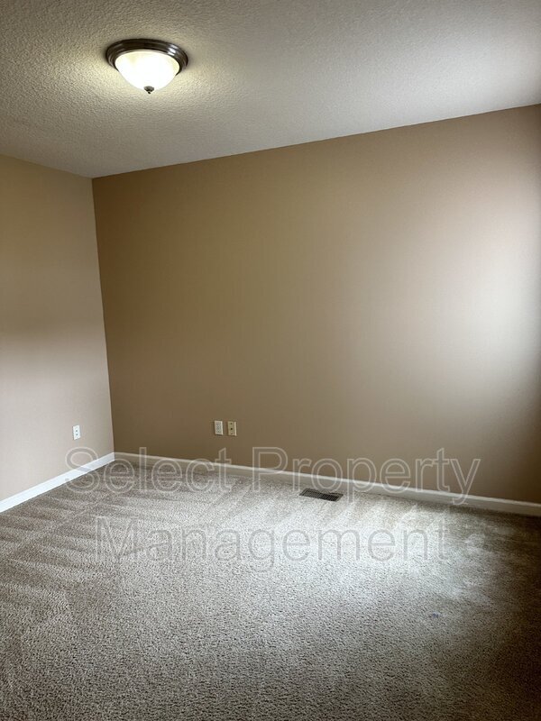 Building Photo - 8531 Forsythia Ct