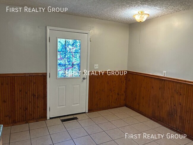 Building Photo - 4905 Porterfield Dr