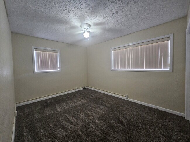 Building Photo - "Charming 3-Bedroom Retreat with Spacious Living"
