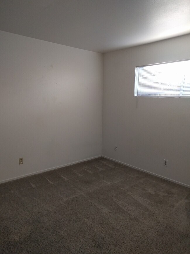 Building Photo - 805 Tully Rd