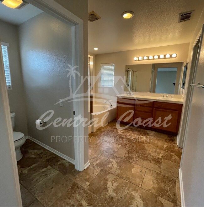 Building Photo - 2235 Nightshade Ln