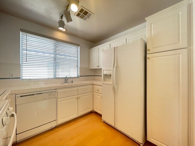 Building Photo - 3bedroom home in a GATED community near the strip