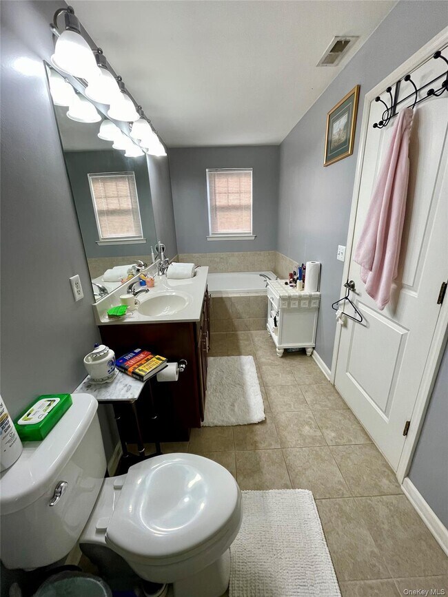 Building Photo - 141 Meadow View Dr