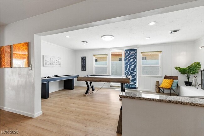 Building Photo - 1013 Francis Ave