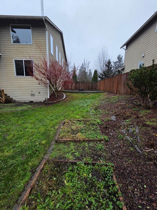 Building Photo - Beautiful 3-Bed Home with Private Yard and Modern Upgrades