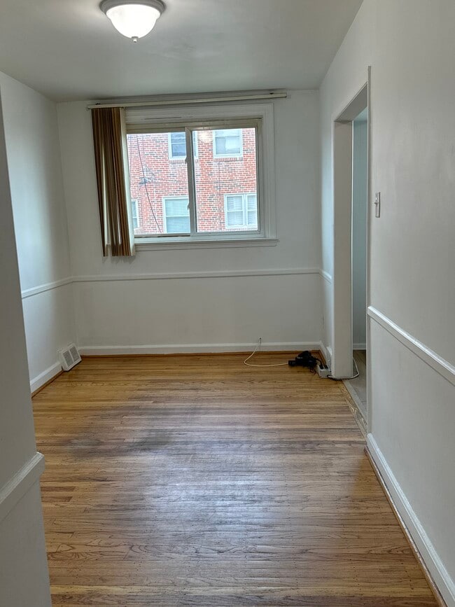 Dining room 2 - 205 W Colonial St