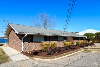 Building Photo - Remodeled Duplex on Logan Martin Lake