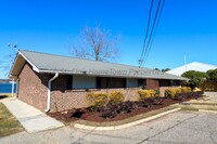 Building Photo - Remodeled Duplex on Logan Martin Lake