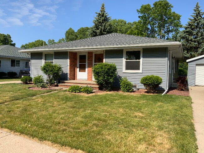 Primary Photo - 1539 N Birchwood Ave