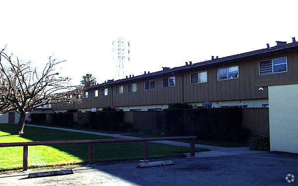 Building Photo - Crest Patio Apartments