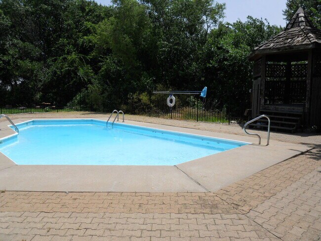 Building Photo - 1305 Westbrooke St