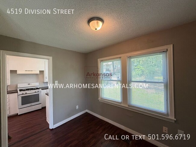 Building Photo - 4519 Division St