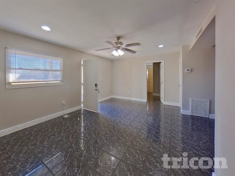 Building Photo - 8104 Plunkett Ave