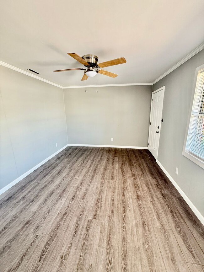 Building Photo - 5324 Pinetree Ave