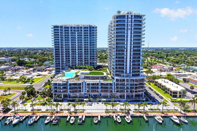 Building Photo - 220 Lake Shore Dr