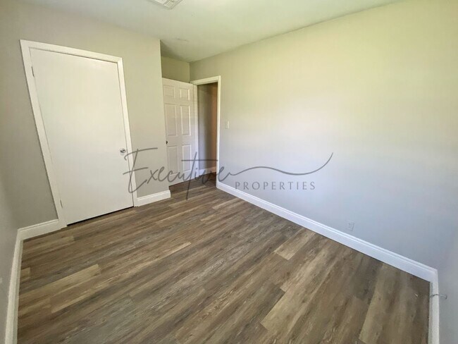 Building Photo - Updated 3-Bedroom Home with Bonus Room & F...