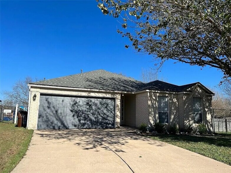Building Photo - 2603 Hill Street Cove