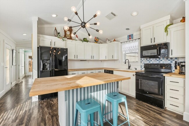 Building Photo - 307 Lnb St