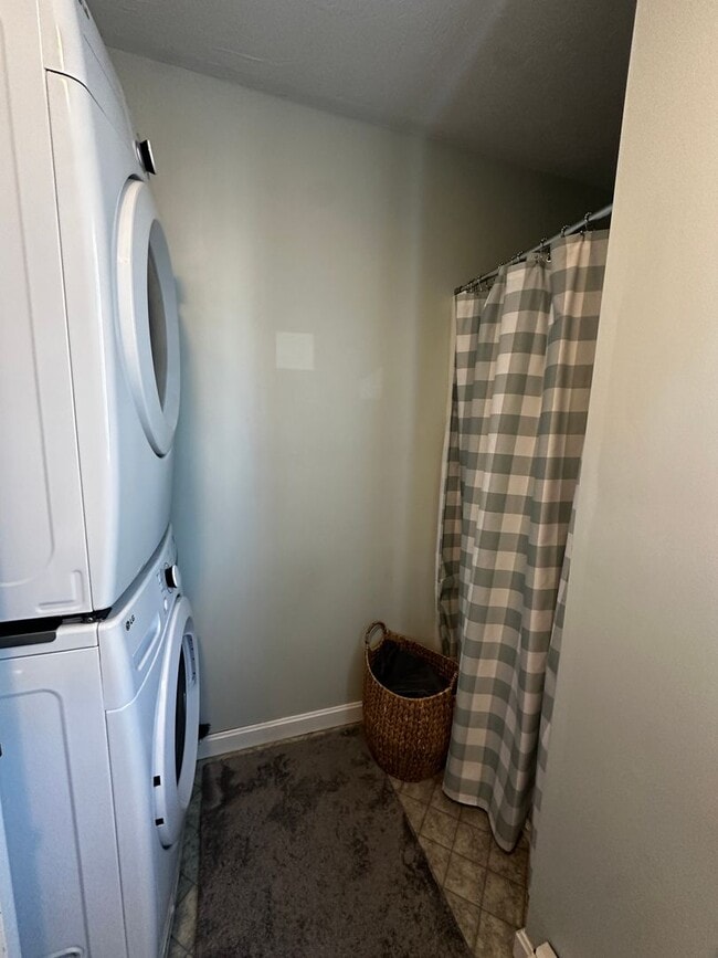 Building Photo - Charming 3 Bed, 3 Bath Home with Finished ...