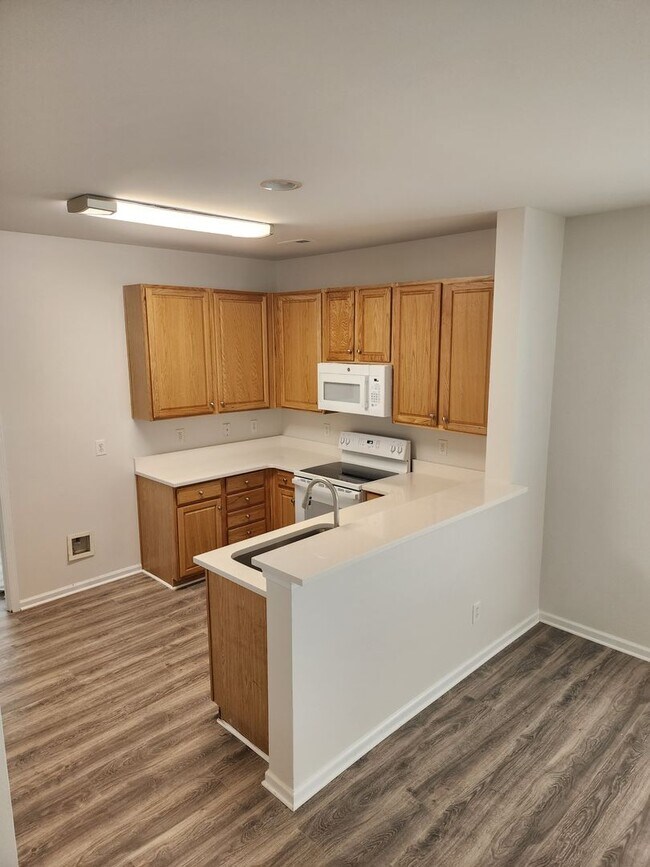 Building Photo - Four bedroom townhome in Caldwell Station