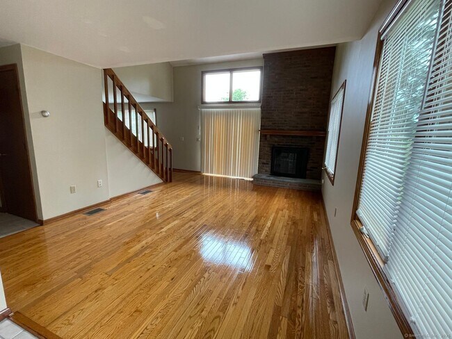 Building Photo - 54 Ivy Ln