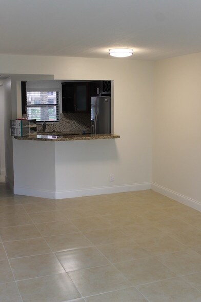 Building Photo - 21900 Lake Forest Cir