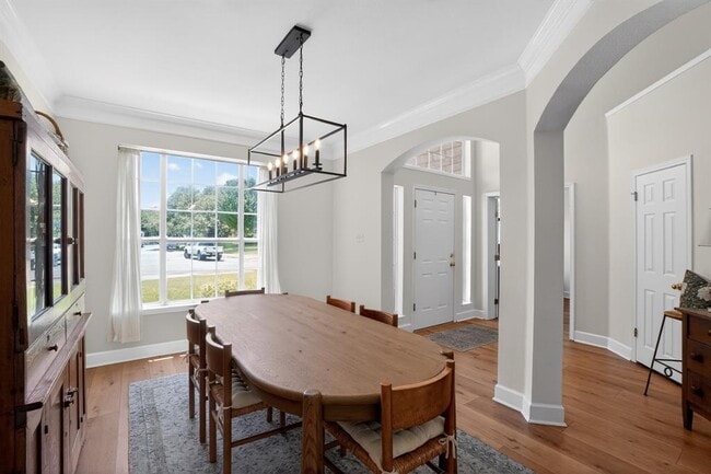 Building Photo - 300 N Carriage Hills Dr