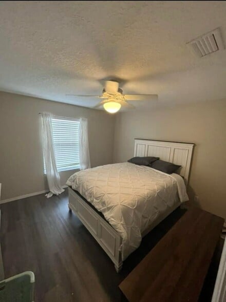 Building Photo - 1744 Amaryllis Cir