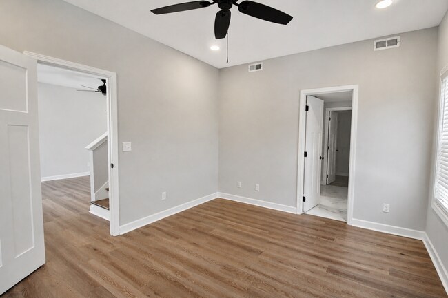 Building Photo - 1429 Village Lp