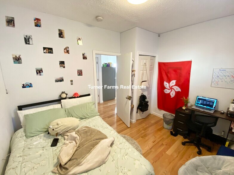 Building Photo - 6 Bickford Ave