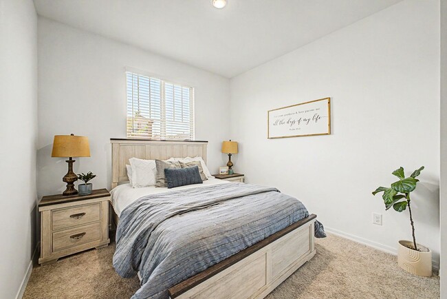Building Photo - 7598 W Smoketree Dr