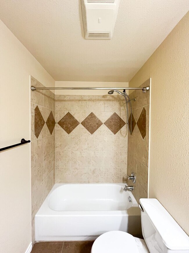 Building Photo - Available 7/16/2025 Beautiful 1 story, 4 b...