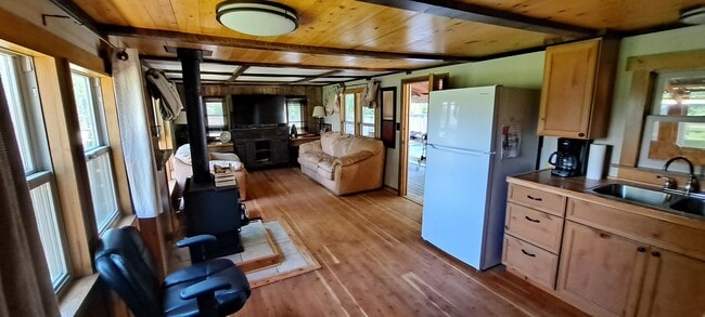 Building Photo - Fully Furnished
