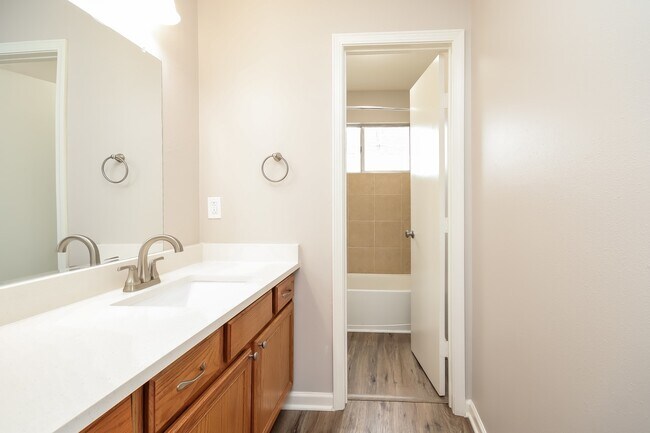 Building Photo - 6614 Valerian Ln