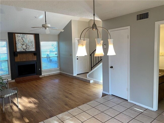 Building Photo - 1602 Southgate Cir