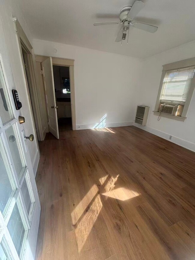 Building Photo - 216 S Almansor St