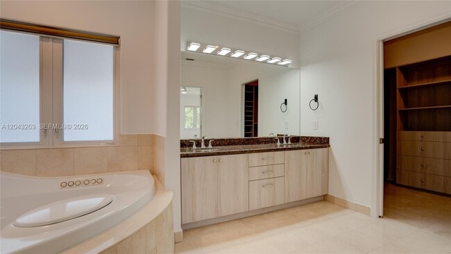 Building Photo - 500 SW 51st Ct