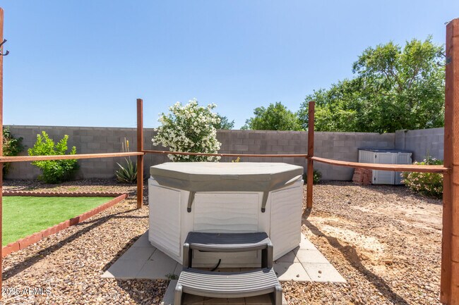 Building Photo - 9551 Silo Cir