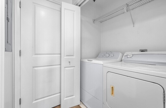 Building Photo - Bright & Cozy City Condo at The Metro!