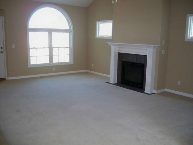 Lots of windows - 1825 Park W Dr